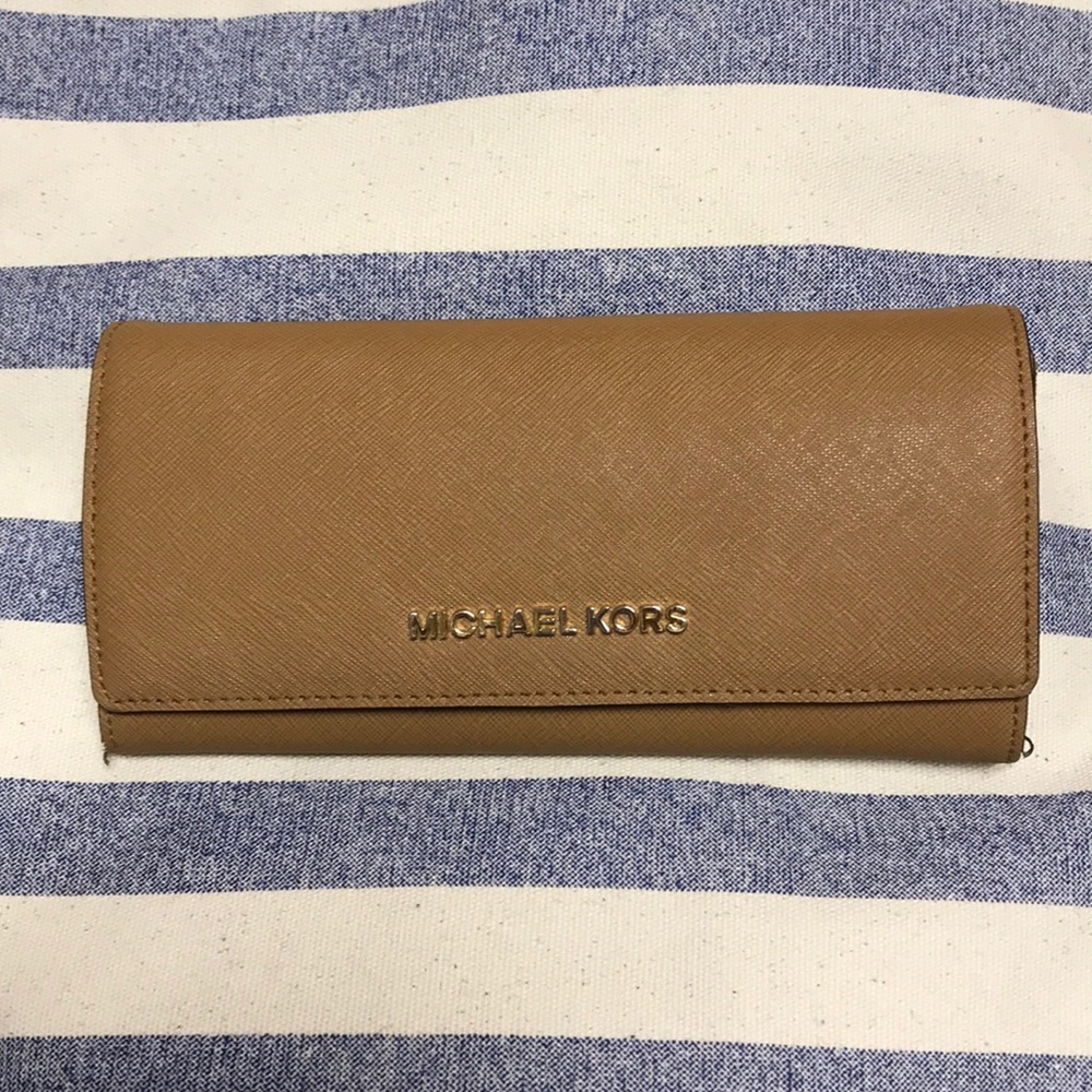 Weekend Sale 🎉 Michael Kors Saffiano Wallet